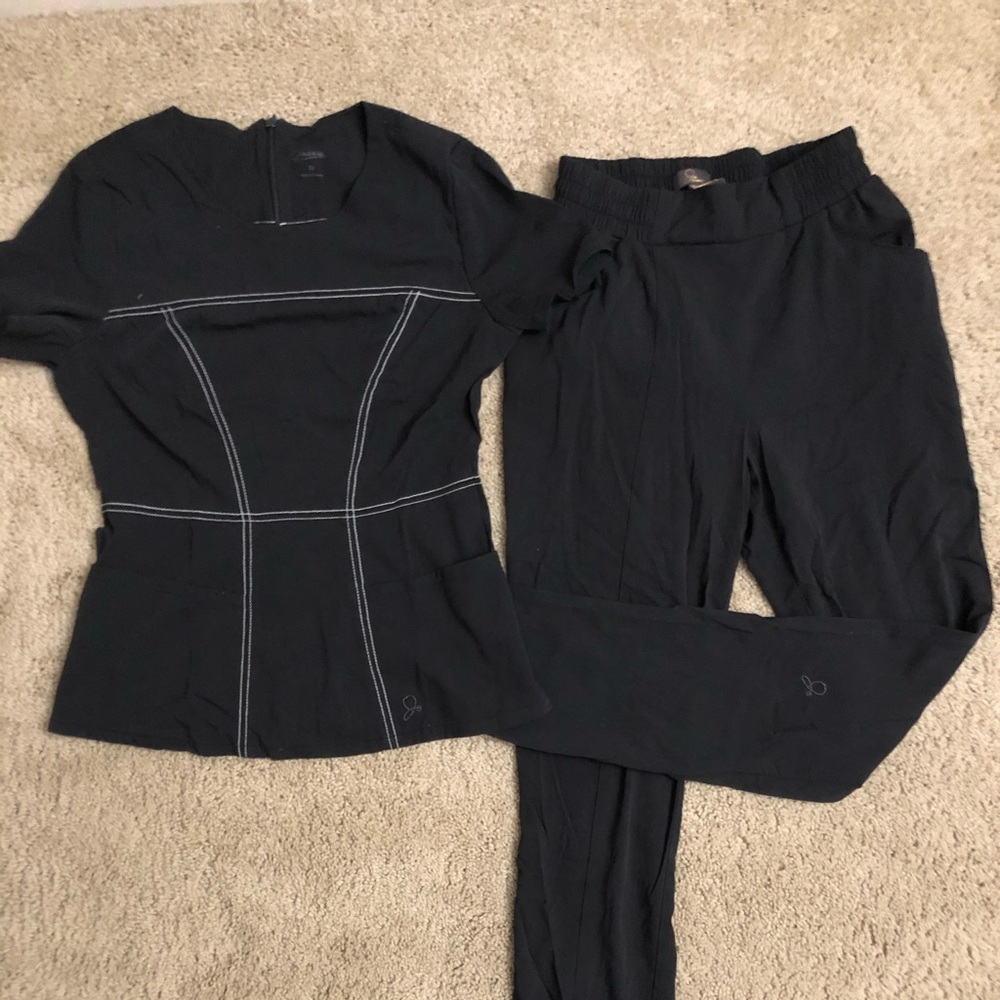 Jaanuu scrub set